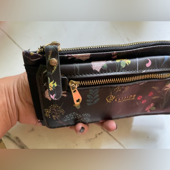 Westside bi-fold black floral wallet - Picture 3 of 5